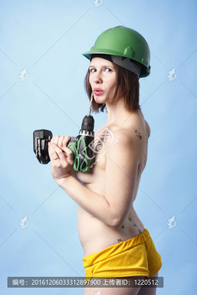 帶電鉆的女人
