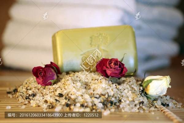 浴鹽；肥皂和毛巾