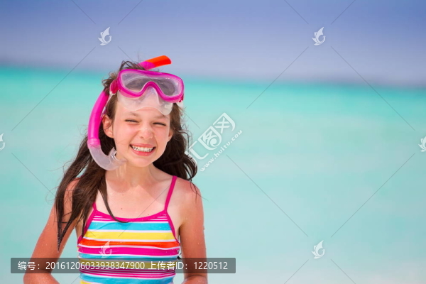 海灘微笑女孩