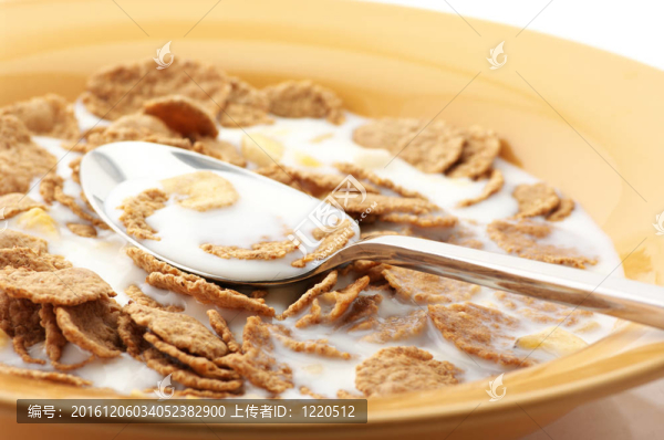 早餐麥片牛奶