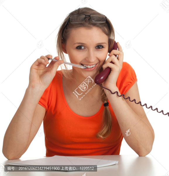 漂亮的女秘書在電話里講話