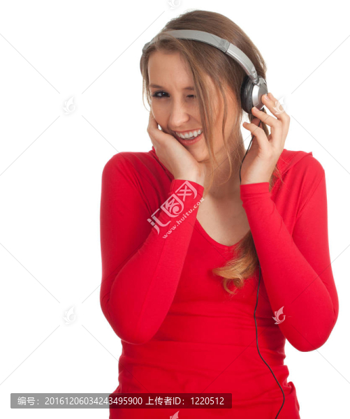 年輕女子在耳機聽音樂