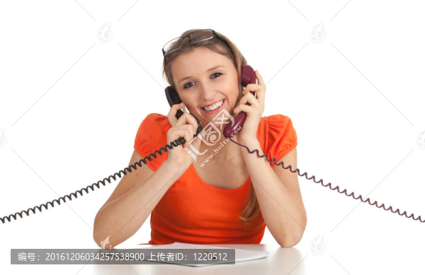 漂亮的女秘書在電話里講話