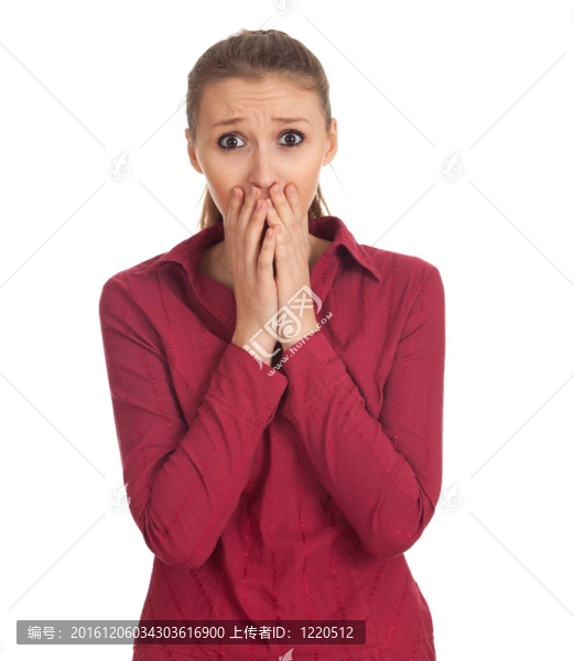 受驚的年輕女子雙手放在臉上