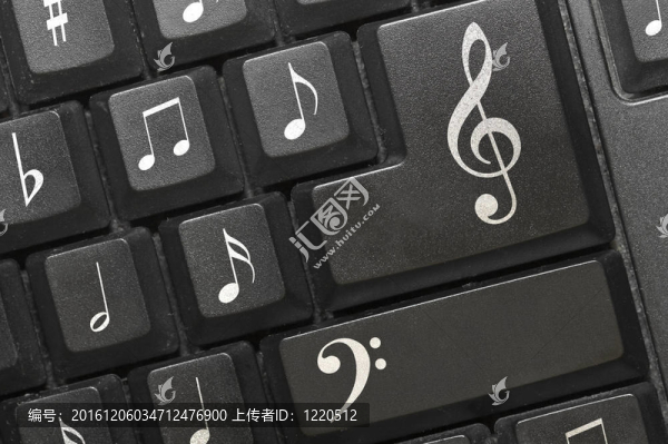 帶有筆記的電腦鍵盤。
