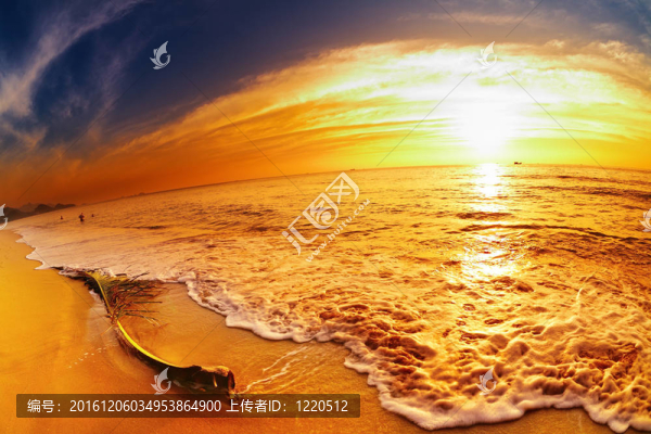日落時(shí)的熱帶海灘；泰國(guó)