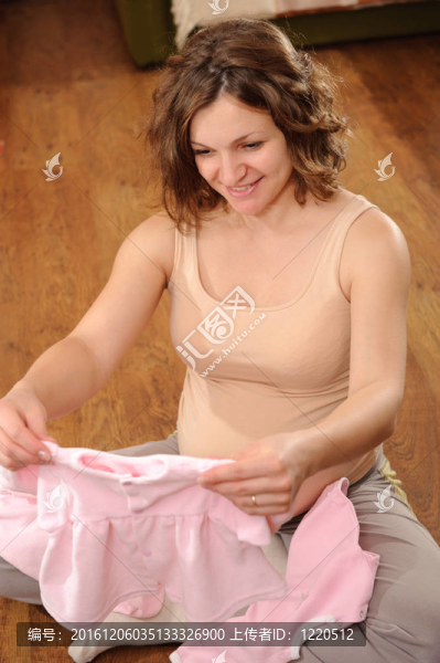 孕婦帶嬰兒衣服