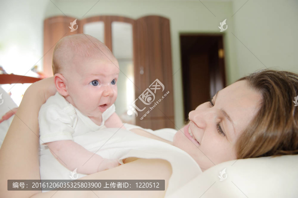 母親和嬰兒