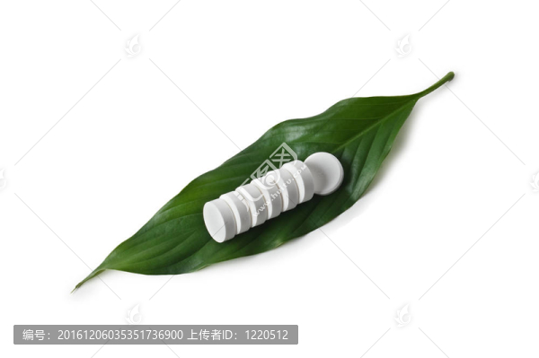 綠葉上的白藥丸