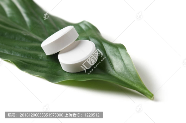 綠葉上的白藥丸