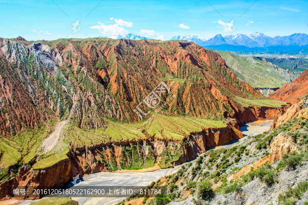 巴音溝山脈