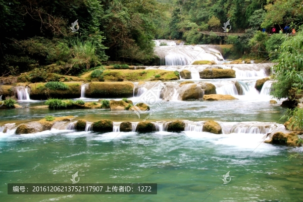 山澗水流