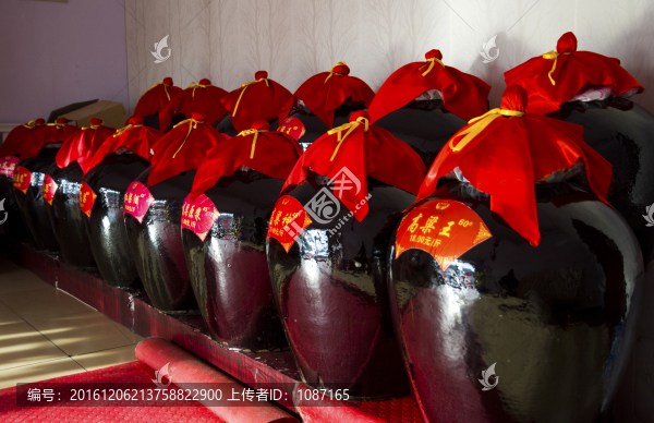 陳年老酒壇