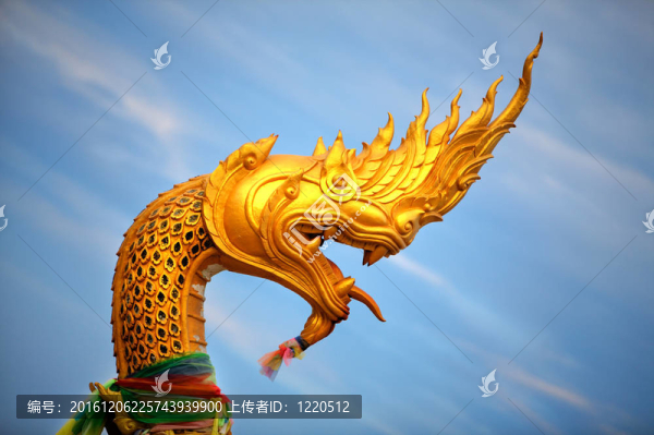 黃金蛇的雕像