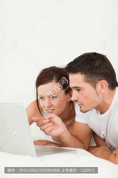 一對幸福夫妻的親密關(guān)系