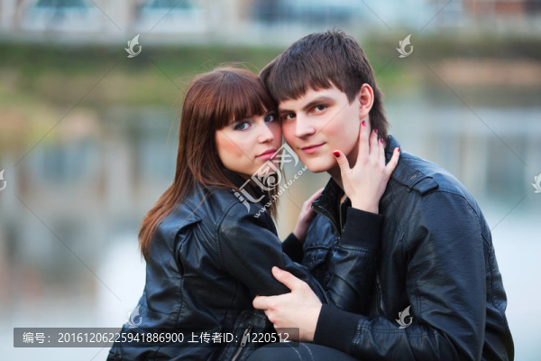 幸福的年輕夫婦
