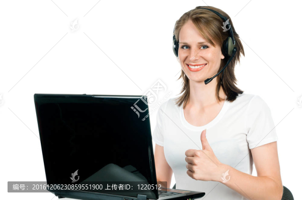 美麗的年輕女子與筆記本電腦