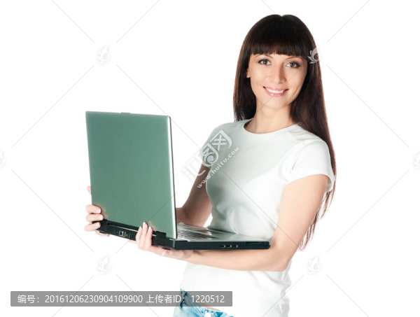 年輕女性工作與筆記本電腦