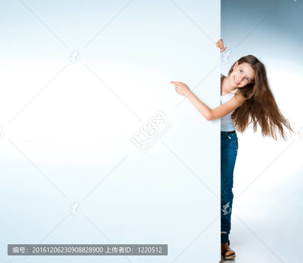 女孩在白色的空白