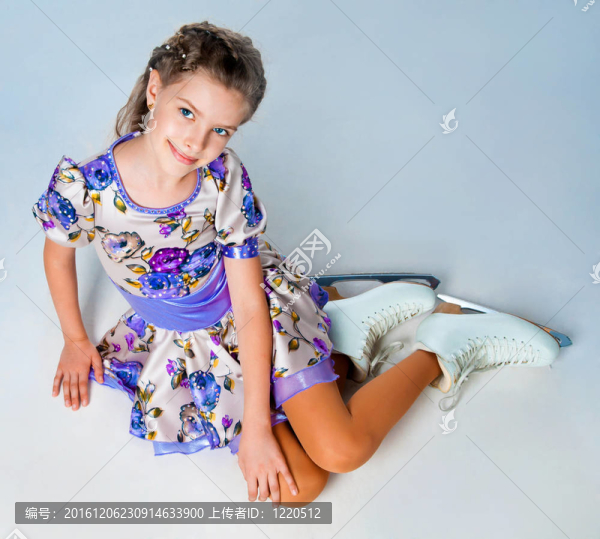 女孩在溜冰鞋