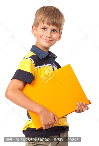 學校男孩手里拿著一本書