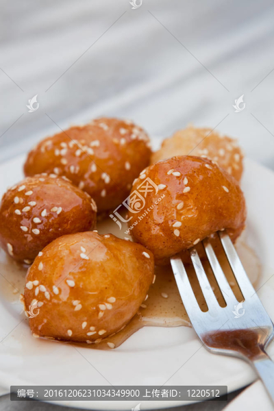 Loukoumades；希臘甜點