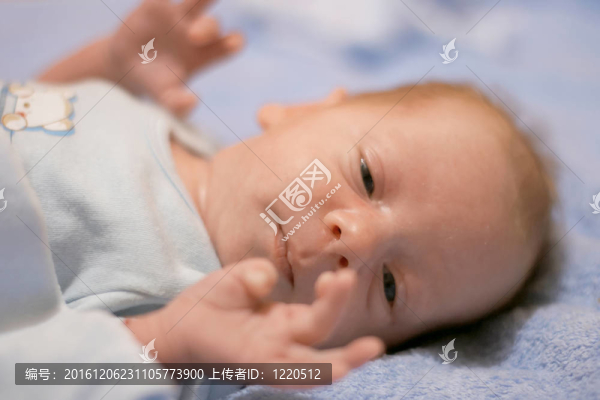 嬰兒