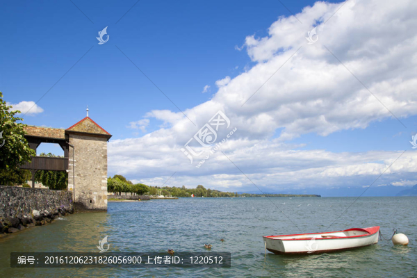 在瑞士的Rolle,Castle,jetty劃艇