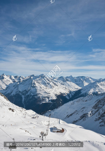 在Solden的滑雪勝地的斜坡。奧地利