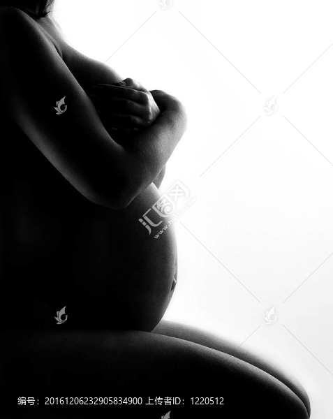 孕婦剪影。身體護(hù)理。側(cè)視圖。在白。