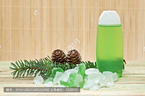 針葉提取物洗澡用一枝松針松果和浴鹽。