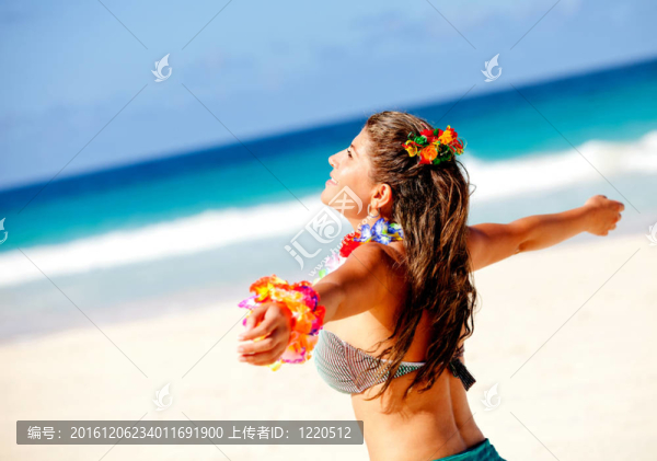 海灘上的夏威夷女人