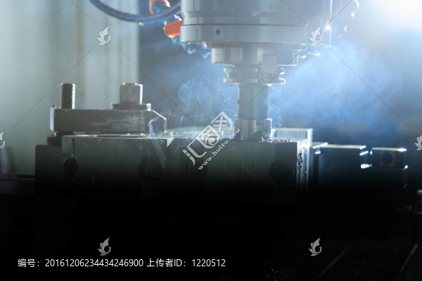 成型金屬片機的操作