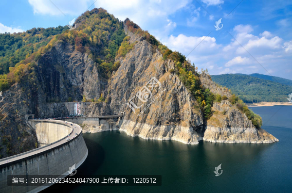 羅馬尼亞Vidraru壩和湖心島