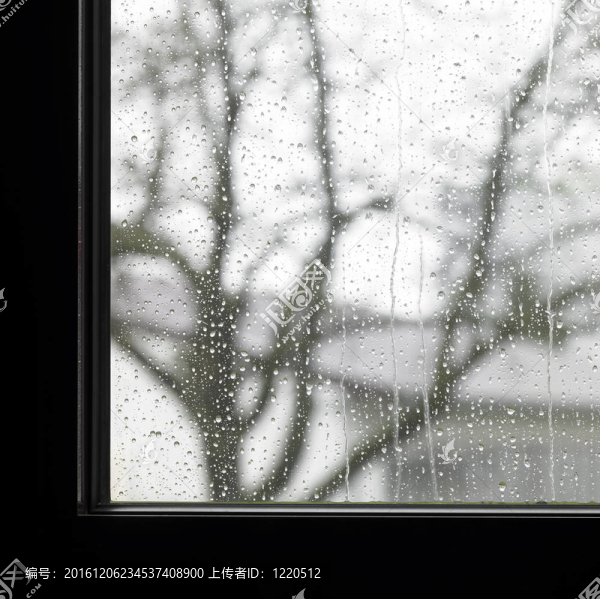 窗邊和雨滴