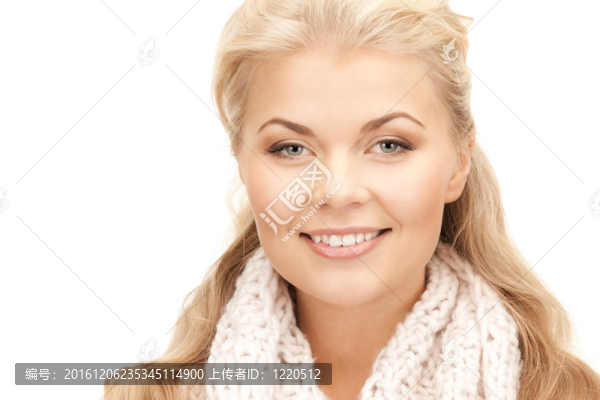 美麗的女人在消聲器