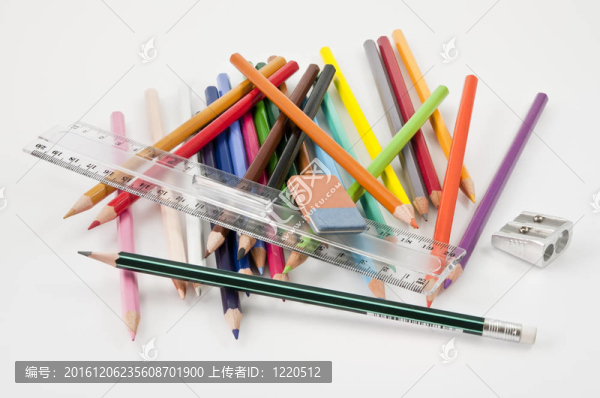 非常困惑的基本學(xué)校用品的白色背景