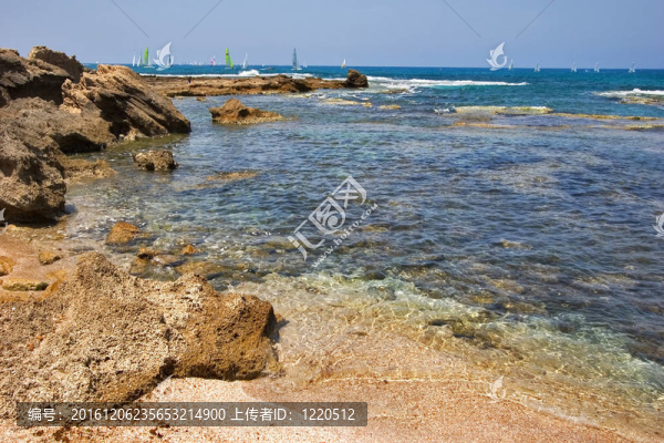 海上帆船。