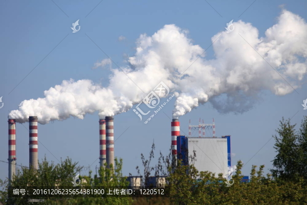 電廠冒煙的煙囪