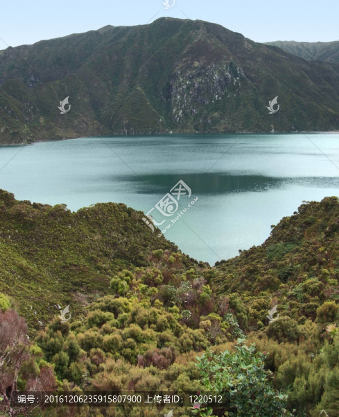 在亞速爾群島湖邊的風(fēng)景