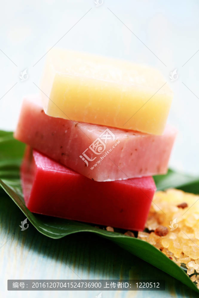 可愛的水果香皂和浴鹽