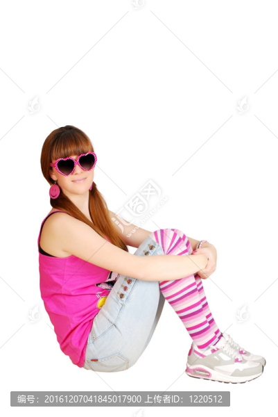 戴墨鏡的少女