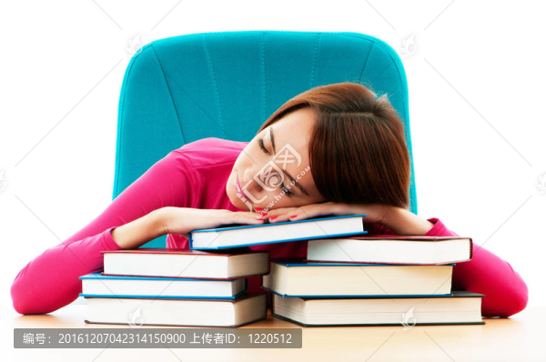 年輕女學生多讀書