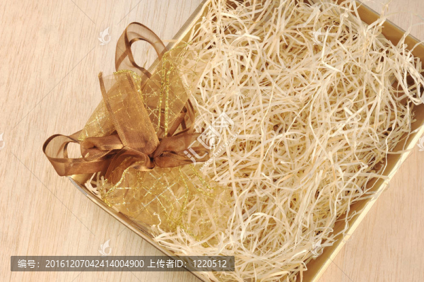 打開禮品盒，弓裝麻