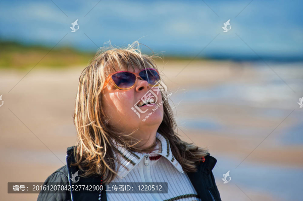 海上女人肖像