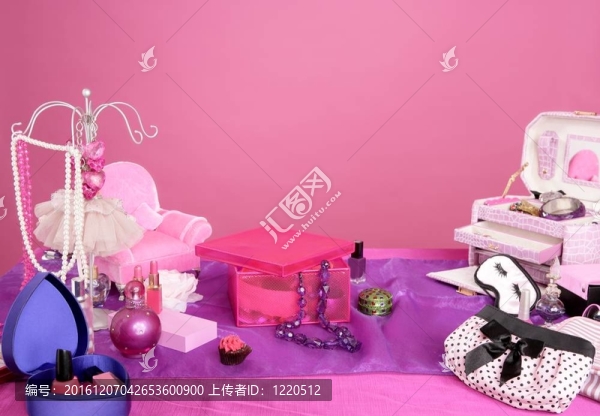 芭比風(fēng)格時尚化妝梳妝臺