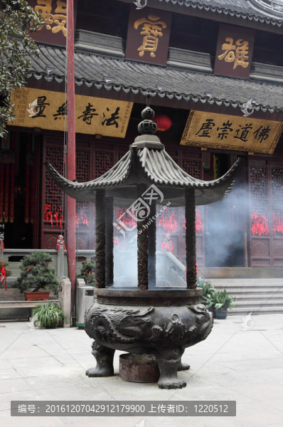 香爐在玉佛寺在上海；中國
