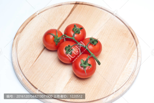 西紅柿在臺(tái)面