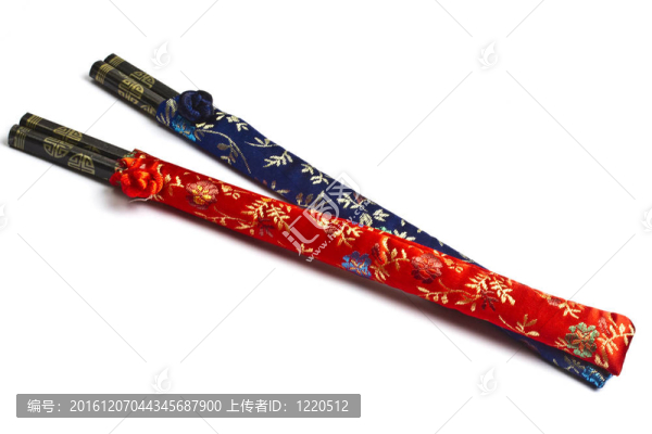 兩套白色的筷子