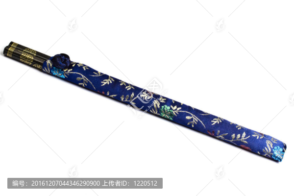 一套白色的筷子